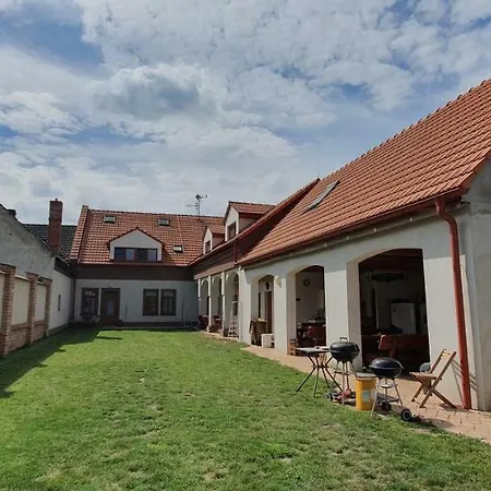 Penzion Dolni Dunajovice بيت ضيافة